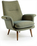 Fauteuil en tissu gris de dimensions 80 x 80 x 100cm avec pieds en bois